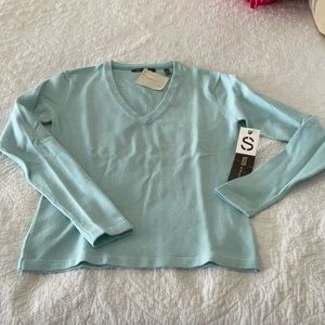 525 America NWT cotton blend aqua v neck sweater SIZE small.